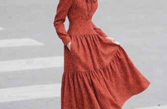 [🆕🇻🇳] Thoi trang Trali 👕 Top1Fashion 👗  **BOLD & BEAUTIFUL**Khi mùa hè gõ cửa, những chiếc đầm lụa tằm mướt mát chấm bi đỏ như ánh mặt trời rực rỡ, nhẹ nhàng ôm lấy từng đường cong cơ thể, mang , shares-0✔️ , likes-103❤️️ , date-2025-09-30 22:00:32🇻🇳🇻🇳🇻🇳📰🆕