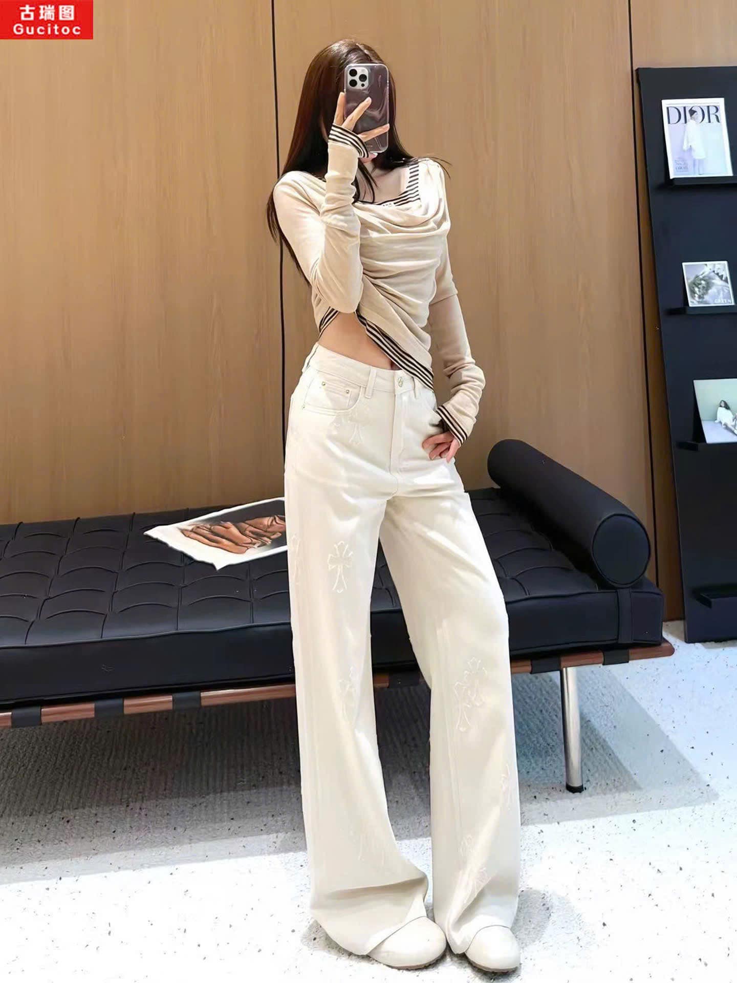 [🆕🇻🇳] NT Hoài Thương – QUẢNG CHÂU CC 👕 Top1Fashion 👗  Quần jeans ống rộng có các họa tiết chữ thập nổi siêu sang luôn ạ. Phối áo đơn giản là 10 đỉm rùi ạC1s      Hết m,L
(eo dưới 64 shop nhận đơn)
, shares-1✔️ , likes-105❤️️ , date-2025-10-08 00:16:58🇻🇳🇻🇳🇻🇳📰🆕