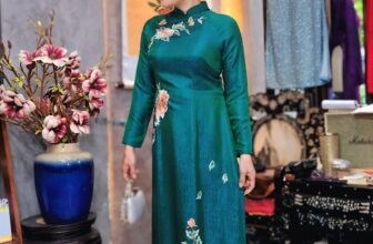 [🆕🇻🇳] Áo Dài Yến – Tinh Hoa Áo Dài Việt 👕 Top1Fashion 👗  Tông màu siêu nịnh da cho các Mẹ. Tông màu xanh đậm tôn da  cực kỳ dành cho mẹ thích sự trẻ trung kèm sự nhẹ nhàng, sang trọng trong ngày cưới con
Khách h , shares-0✔️ , likes-4❤️️ , date-2025-10-07 04:53:08🇻🇳🇻🇳🇻🇳📰🆕