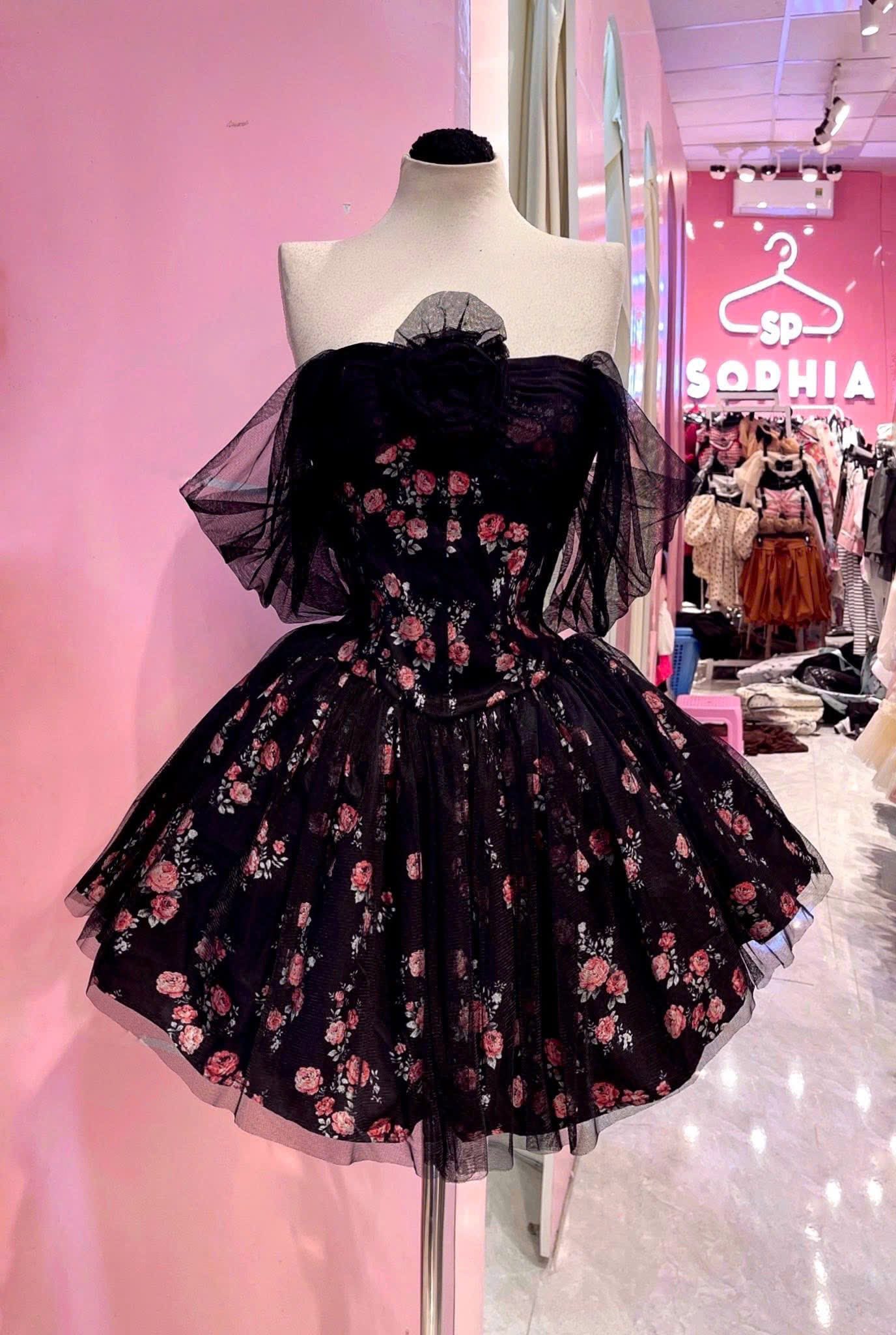 [🆕🇻🇳] Dung Valentino 36 Hàng Đào 👕 Top1Fashion 👗  Thời gian không chữa lành, nó chỉ khiến ta quen với nỗi đau
Size: 35-39
Kiểm tra ưng ý mới thanh toán
, shares-1✔️ , likes-2❤️️ , date-2025-10-07 05:24:25🇻🇳🇻🇳🇻🇳📰🆕