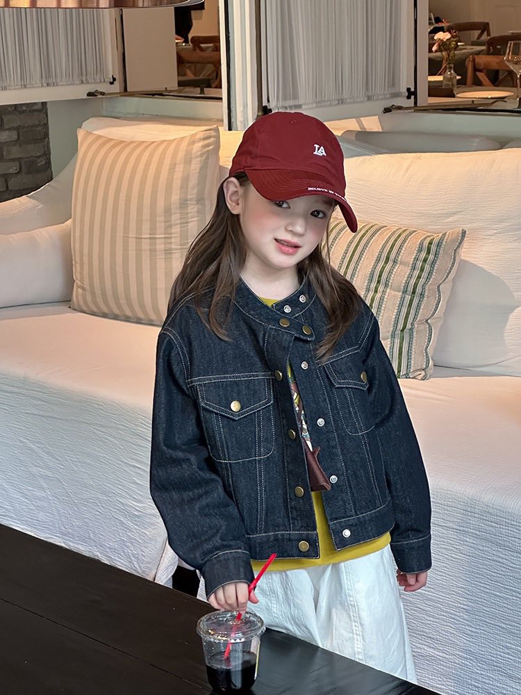 [🆕🇻🇳] Tạp hoá chip & dale – Cửa hàng quần áo sơ sinh & trẻ em 🧑‍🧒❤️️👶⭐️  Áo khoác denim Ambb cổ tròn, màu xanh năm nay siu hot mà cũng siu dễ mix đồ ạ

 Sz 90-150 : 285k
Sz 160 : 309k
 Sz 170 : 329k
————
Od chôt 6/10, về sau 2- , shares-0✔️ , likes-0❤️️ , date-2025-10-02 05:49:32🇻🇳🇻🇳🇻🇳📰🆕