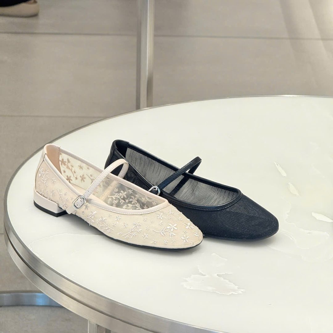 [🆕🇻🇳] Là Em Chi Shop – Thời trang thiết kế 👕 Top1Fashion 👗  Ơn giờiEm ôm được lô giày Ren hot hit hàng chuẩn XUẤT DƯ XỊNNNN  đẹp điênnnn luôn mấy ní ơiiiCầm trên tayyy mà mừng rớt ạ – lô giày hải quan giữ 2 th , shares-0✔️ , likes-0❤️️ , date-2025-10-03 03:17:47🇻🇳🇻🇳🇻🇳📰🆕