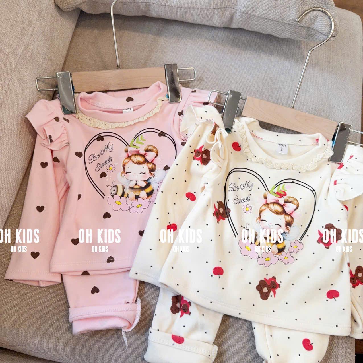 [🆕🇻🇳] OH.KIDS – chuyên nhận sỉ buôn quần áo trẻ em 🧑‍🧒❤️️👶⭐️  Chào buôn các shop sét kẻ  siu xinh cho bé trai gái 

 Chất liệu :ríp lông QC( loại 1) giãn 4c , dày dặn , sờ mềm mướt tay lắm lun, ko bai ko xù , tay aoa , shares-0✔️ , likes-0❤️️ , date-2025-10-05 22:17:53🇻🇳🇻🇳🇻🇳📰🆕