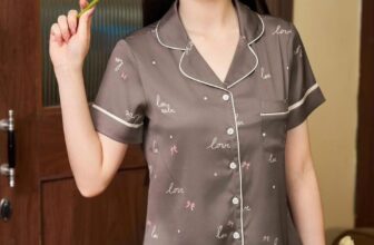 [🆕🇻🇳] Thời trang mặc nhà cao cấp cho phái đẹp 👕 Top1Fashion 👗  𝑷𝒚𝒋𝒂𝒎𝒂 𝒍𝒖̣𝒂 𝒏𝒂̂𝒖 𝒏𝒐̛ 𝒍𝒐𝒗𝒆 𝒔𝒂𝒏𝒈 𝒄𝒉𝒂̉𝒏𝒉  𝒔𝒂𝒍𝒆 3𝒙𝒙𝒌.
Thiết kế tay cộc quần dài thanh lịch trên nền lụa mềm mướt gam màu nâu nhẹ nhàng, trang nhã cùng họa tiết , shares-0✔️ , likes-0❤️️ , date-2025-10-07 17:26:00🇻🇳🇻🇳🇻🇳📰🆕