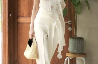 [🆕🇻🇳] Lecia – Inspired By Woman. Made To Last 👕 Top1Fashion 👗  LECIA SIGNATURE WHITE-ON-WHITEWhite Layering Top với chi tiết laser cut tinh xảo – dấu ấn đặc trưng của LECIA, bay bổng, mềm mại cùng lớp voan đầy tinh t , shares-8✔️ , likes-323❤️️ , date-2025-10-01 22:54:26🇻🇳🇻🇳🇻🇳📰🆕