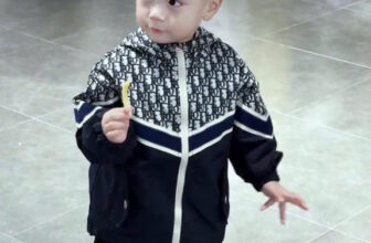 [🆕🇻🇳] Royal Fashion – Thời Trang Trẻ Em Cao Cấp 🧑‍🧒❤️️👶⭐️ Shop Áo khoác gió  Di – o bé trai siêu đẹpHàng 2 lớp . Ngoài chất gió kháng nước – trong lót lưới .size 12 – 35Kg
, shares-0✔️ , likes-0❤️️ , date-2025-10-09 03:48:36🇻🇳🇻🇳🇻🇳📰🆕