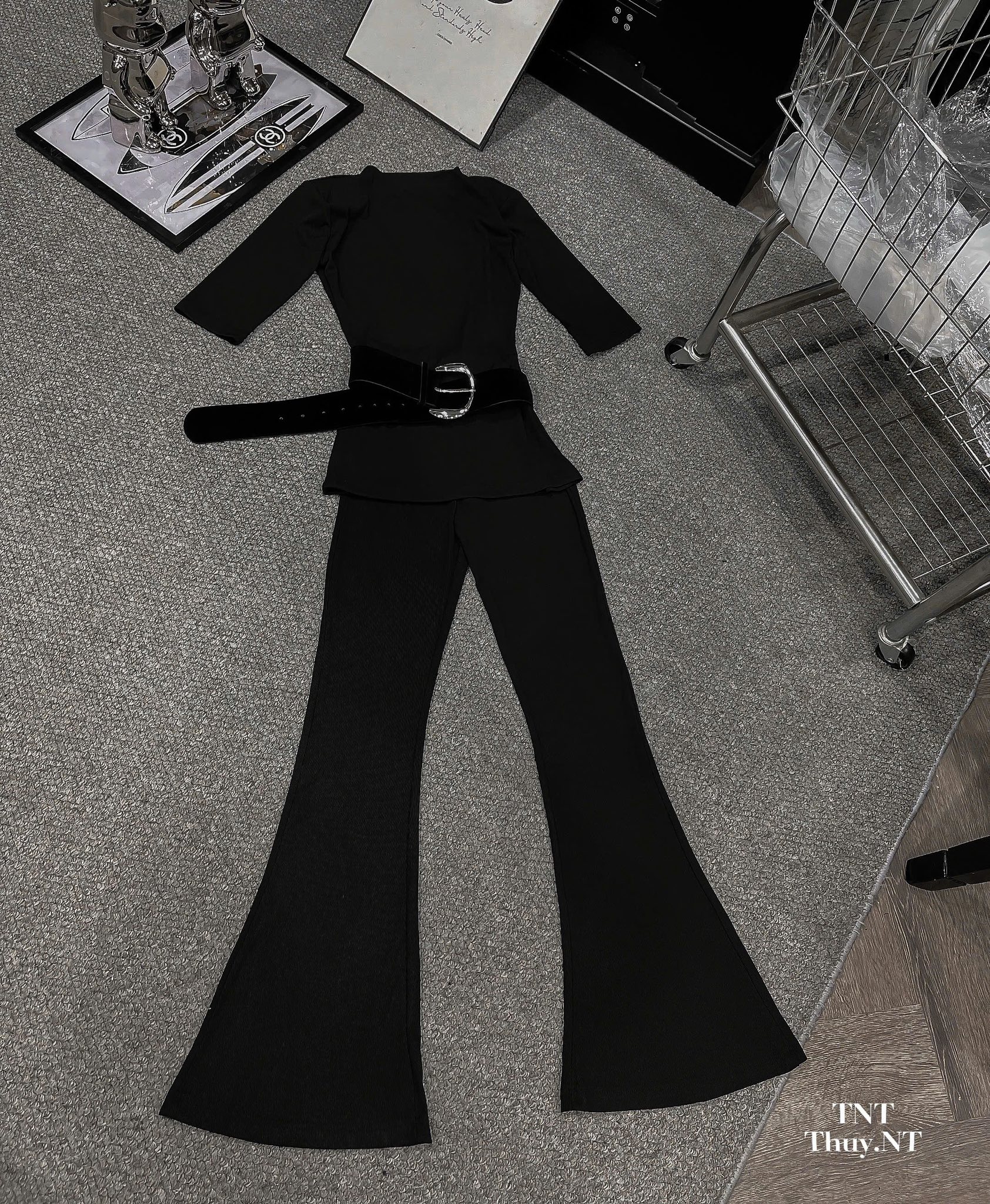 [🆕🇻🇳] Hai Yen Tran Boutique 👕 Top1Fashion 👗  Còn đen
Qccc Sét 3 chi tiết áo khoác da +váy 2s body+Đai
Freesz
Con ít nâu nhìu đen
, shares-0✔️ , likes-3❤️️ , date-2025-10-08 05:15:09🇻🇳🇻🇳🇻🇳📰🆕