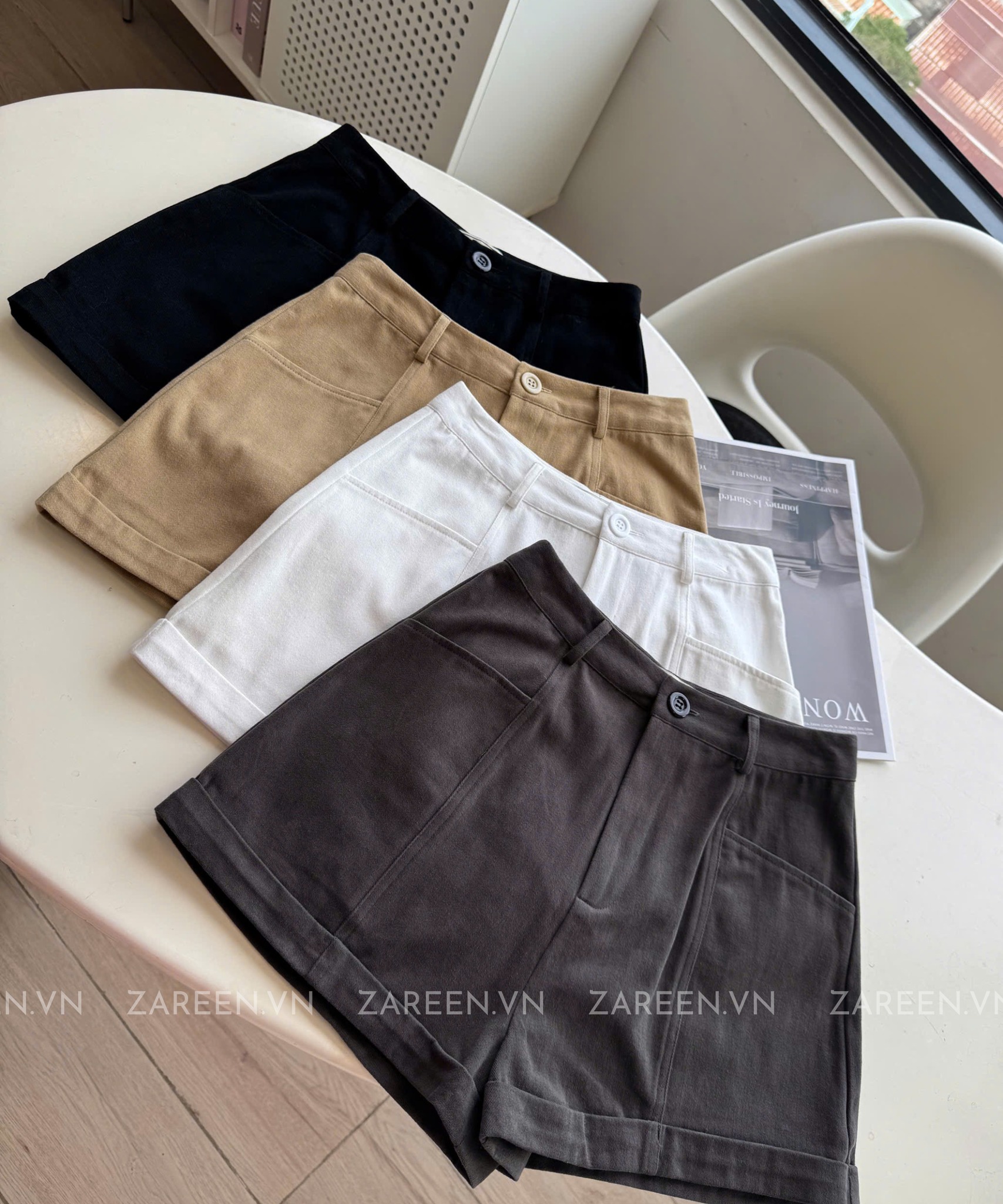 [🆕🇻🇳] Zareen shop  👕 Top1Fashion 👗  𝐒𝐭𝐚𝐲 𝐜𝐨𝐨𝐥 𝐚𝐧𝐝 𝐬𝐭𝐲𝐥𝐢𝐬𝐡
Mẫu short với thiết kế túi ngang lạ mắt, cùng chất khaki nhung dày dặn nhưng cũng mềm nhẹ tạo cảm giác thoải mái cho những ngày hè nắ , shares-1✔️ , likes-1❤️️ , date-2025-10-13 15:30:06🇻🇳🇻🇳🇻🇳📰🆕