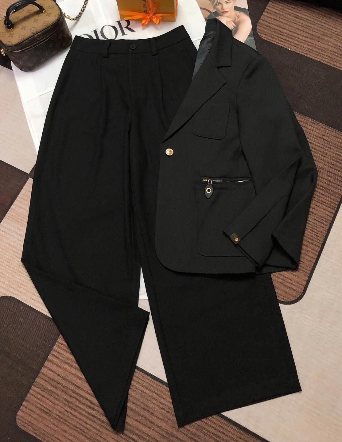 [🆕🇻🇳] Dzung Biez Store HCM-Cửa hàng quần áo nữ 👕 Top1Fashion 👗  Boot ngắn trơn khoá sau. Đơn giản, mềm, êm
Cao 4cm , size 35-39, đen – nâu
Hàng sẵn
, shares-0✔️ , likes-0❤️️ , date-2025-10-09 01:02:23🇻🇳🇻🇳🇻🇳📰🆕