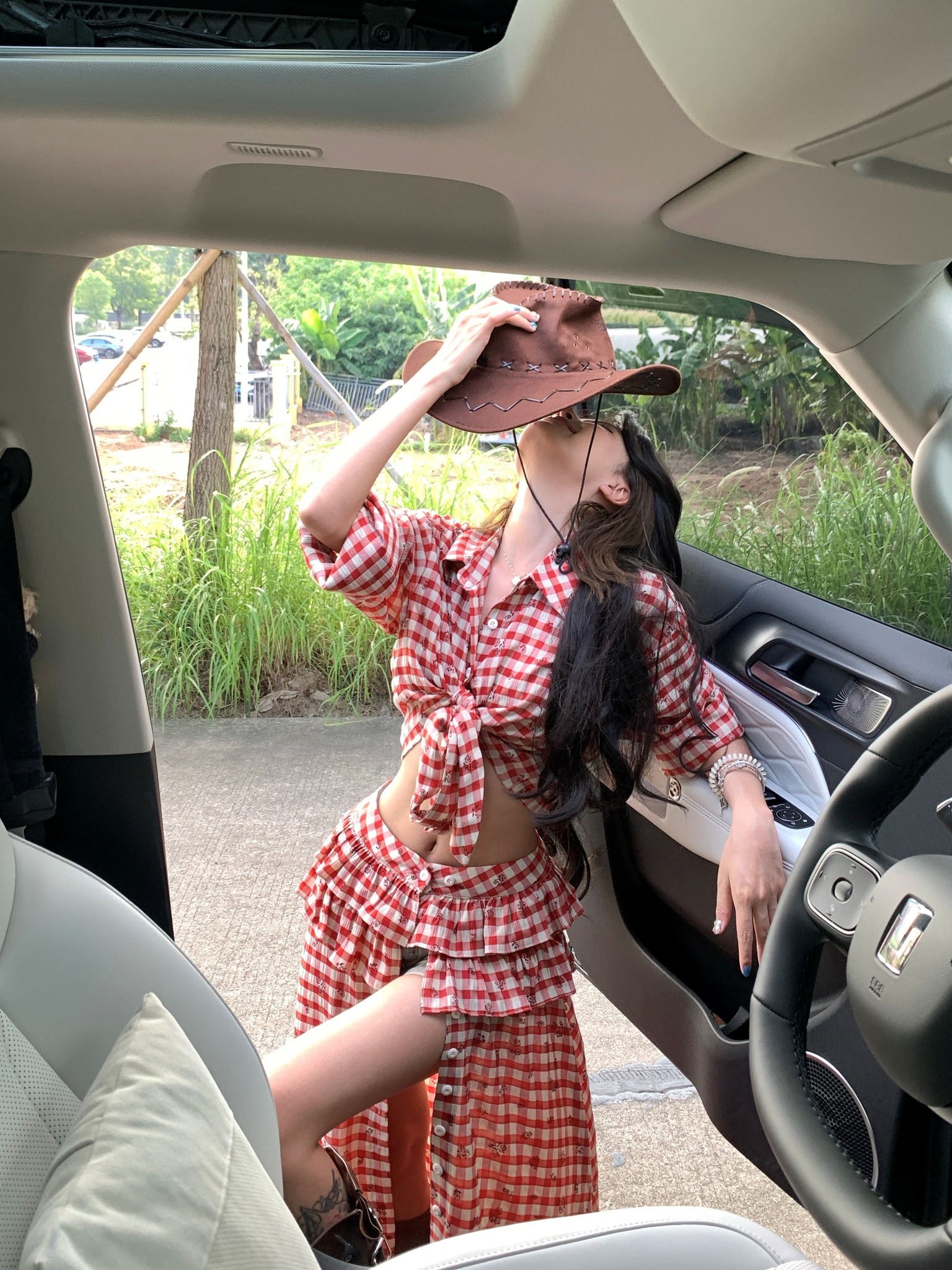 [🆕🇻🇳] Style By SanSan – Cửa hàng quần áo nữ 👕 Top1Fashion 👗  Có thể xách vali và đi luôn vì chuẩn bị có bộ ảnh để đời với set áo + chân váy caro đỏ
Tips để Nàng ăn điểm phối đồ: xắn tay áo, phối thêm belt và cười th , shares-0✔️ , likes-100❤️️ , date-2025-10-07 16:45:20🇻🇳🇻🇳🇻🇳📰🆕