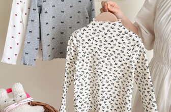 [🆕🇻🇳] Haan Kids – Chuyên hàng Quảng Châu cao cấp 🧑‍🧒❤️️👶⭐️ Áo thun cổ cao bé gái – xinh xắn và ấm áp
Thiết kế cổ cao giữ ấm cho bé trong những ngày se lạnh
Họa tiết dễ thương: nơ, hoa, trái tim, bé mặc đi học ha , shares-0✔️ , likes-4❤️️ , date-2025-10-03 21:26:07🇻🇳🇻🇳🇻🇳📰🆕