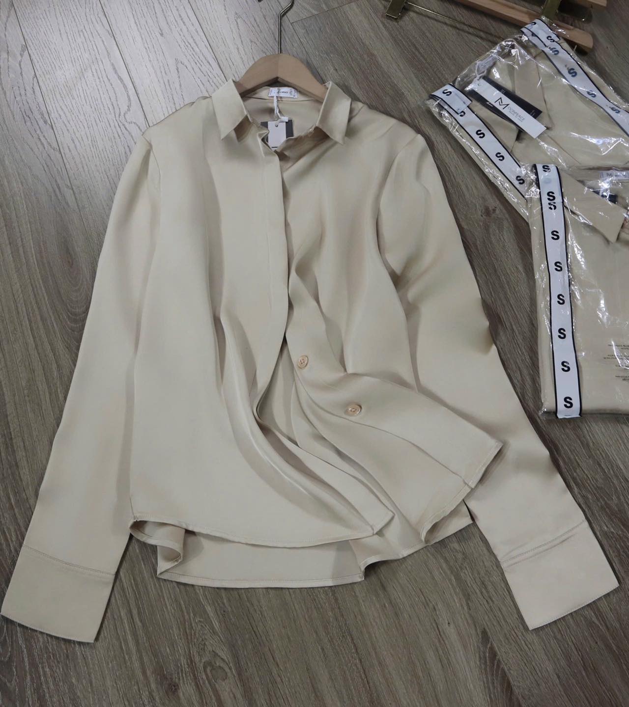 [🆕🇻🇳] Hien VNXK – Chuyên quần áo thời trang VNXK 👕 Top1Fashion 👗  Áo sơ mi lụa. Chất lụa dày rũ, co giãn nhẹ. Phom suông
Size s m l
, shares-0✔️ , likes-0❤️️ , date-2025-10-08 18:42:06🇻🇳🇻🇳🇻🇳📰🆕