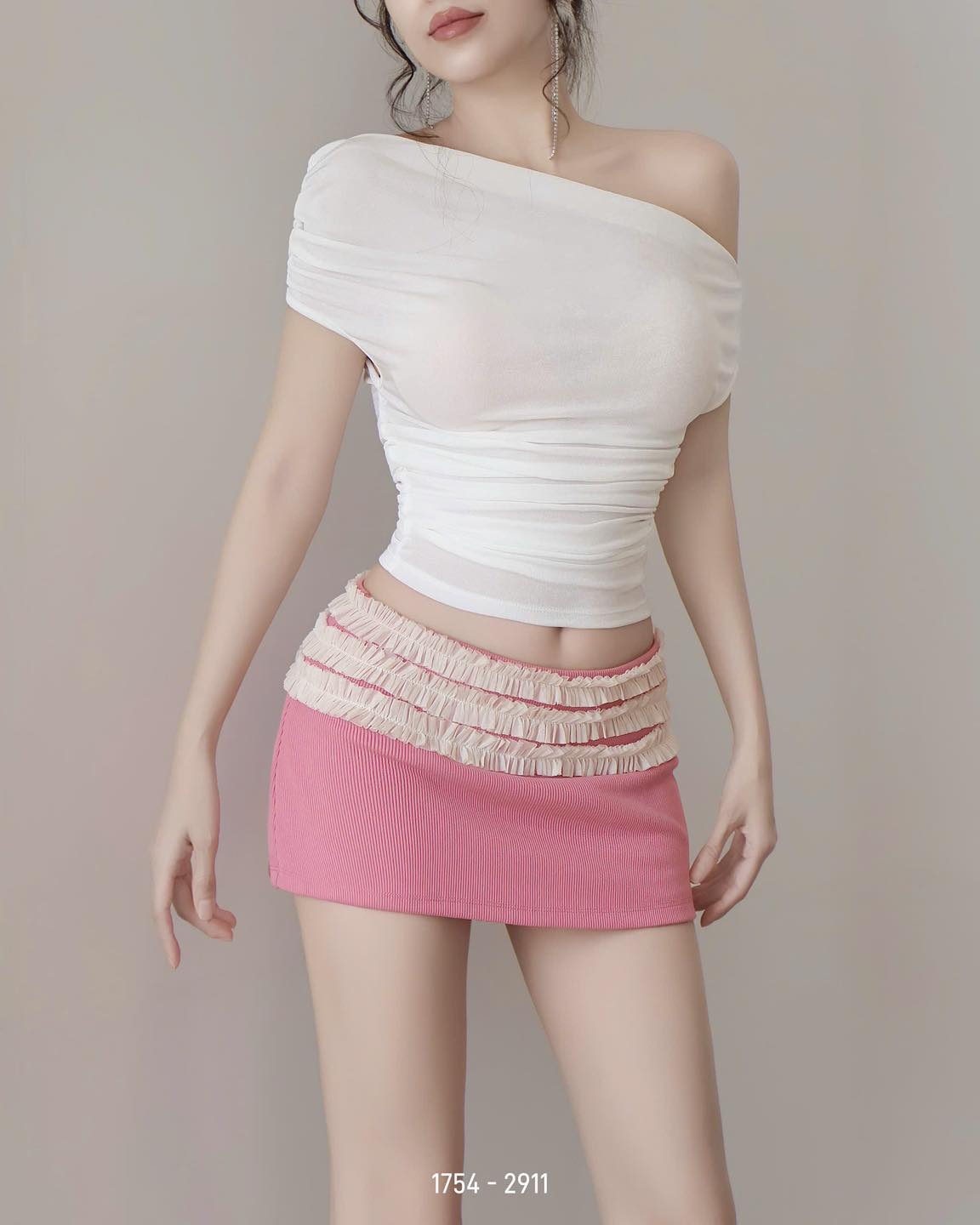 [???] Sarah Shop  ? Top1Fashion ?  CHÂN VÁY NGẮN ÔM BODY PHỐI REN LƯỚI CÓ QUẦN TRONG
Một mẫu chân váy mới cho mùa tiệc, phối cùng đồ Thu hay Đông đều hợp cạ. Từ phong cách tiểu thư hay cô g , shares-0✔️ , likes-0❤️️ , date-2025-10-13 00:46:11????????