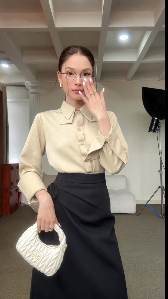 [🆕🇻🇳] MAXY Workshop – Thời trang thiết kế cho các cô nàng yêu phong cách tối giản & thanh lịch 👕 Top1Fashion 👗  𝐄𝐋𝐄𝐆𝐀𝐍𝐓 𝐒𝐓𝐘𝐋𝐄  Sự thanh lịch và khéo léo đến từ set sơ mi kết hợp cùng chân váy thắt nơ bên hông tạo điểm nhấn khéo léo #maxy #maxyworkshop #trendingreelsv , shares-0✔️ , likes-3❤️️ , date-2025-10-02 18:00:29🇻🇳🇻🇳🇻🇳📰🆕