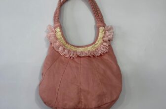 [🆕🇻🇳] Tiệm của Xoăn – Mua sắm & bán lẻ 🧑‍🧒❤️️👶⭐️ Đeo vai( custom thêm ren ạ)
– ngang 29x28x10cm
– hình 7 vết cấn vải
– hình 6 đáy vết mờ không đáng kể
– dày dặn
– 180ka
, shares-0✔️ , likes-0❤️️ , date-2025-10-05 04:45:55🇻🇳🇻🇳🇻🇳📰🆕