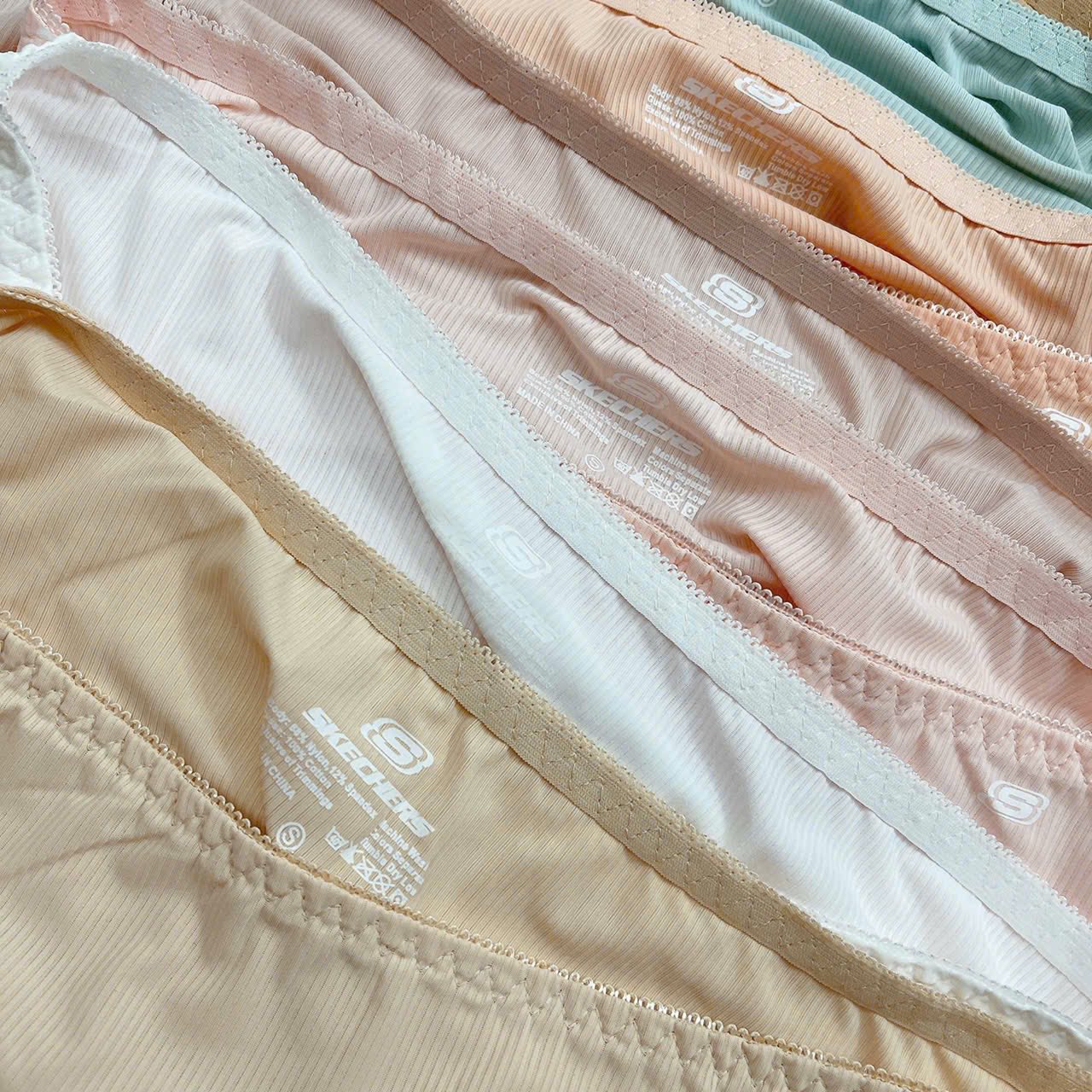 [🆕🇻🇳] Nguyễn Thanh Bình Store – Boong Shop – kinh doanh các mặt hàng thời trang mặc nhà – hàng VNXK 👕 Top1Fashion 👗  Áo len nhũ trễ vai xinh xỉu e sẵn dư 2 màu em mặc nha
, shares-0✔️ , likes-0❤️️ , date-2025-10-10 03:35:17🇻🇳🇻🇳🇻🇳📰🆕