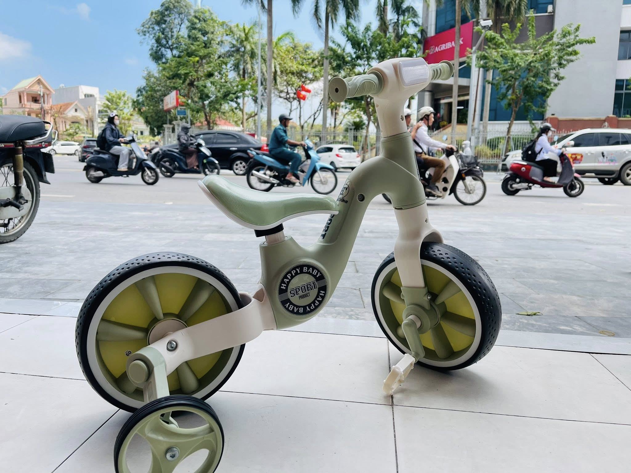 [🆕🇻🇳] Bình Minh – Chuyên Bỉm Sữa Đồ Sơ Sinh Quần Áo Trẻ Em TP Vinh 🧑‍🧒❤️️👶⭐️ Siêu xe đạp 3 bánh 
Cho bé từ 2-5 tuổi
 , shares-1✔️ , likes-0❤️️ , date-2025-10-09 23:32:57🇻🇳🇻🇳🇻🇳📰🆕