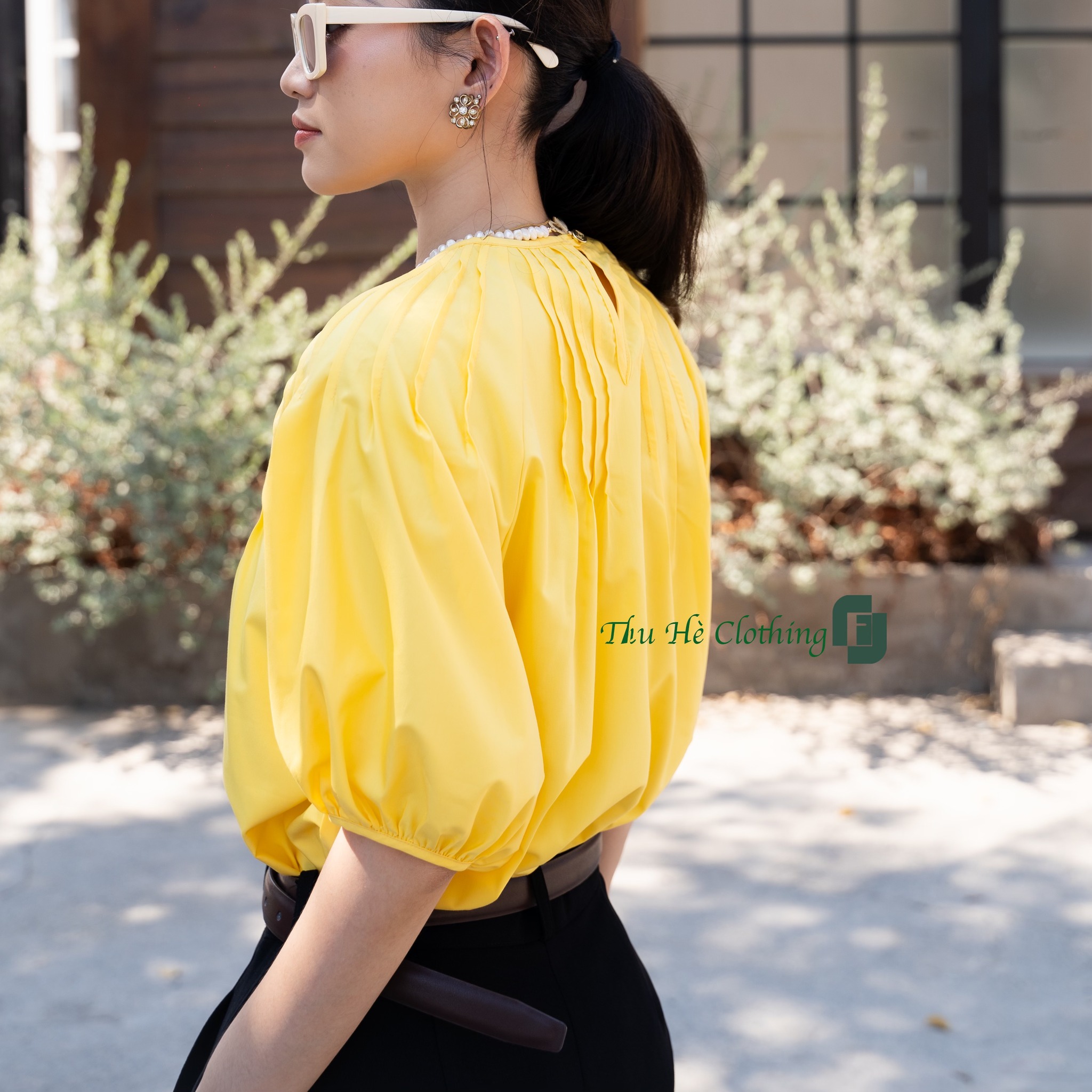 [🆕🇻🇳] Thu Hè – Thời trang thiết kế 👕 Top1Fashion 👗  Chiếc #áo cổ tròn xếp ly rất điệu đà, nữ tính cùng chất liệu supperfine mềm, mát nhé các #nàng ơi.Mẫu cao 1.59cm, nặng 46kg, đang mặc size S ạ.
𝐂𝐎𝐃 𝐬𝐡𝐢𝐩𝐩 , shares-8✔️ , likes-12❤️️ , date-2025-10-06 22:33:43🇻🇳🇻🇳🇻🇳📰🆕