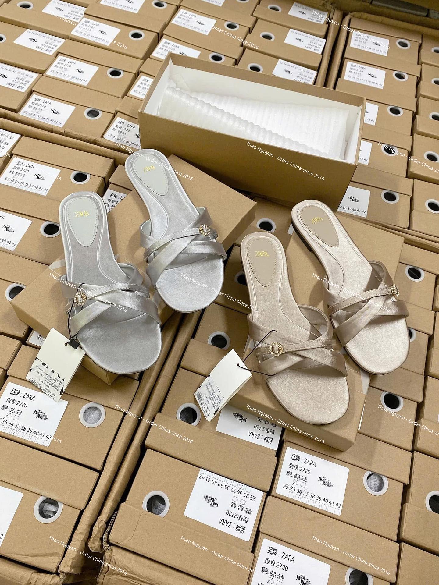 [🆕🇻🇳] Thao Nguyen – Order China since 2016 👕 Top1Fashion 👗  Em hạ dép ZR xuất dư #299kSăn mãi mới được 1 lô, ảnh thật như này đủ uy tín chưa ạ! Đẹp lắm luôn í.Full tag mac – chuẩn nét nèn nẹt !
Size 35/39
Màu , shares-0✔️ , likes-0❤️️ , date-2025-10-04 03:51:52🇻🇳🇻🇳🇻🇳📰🆕