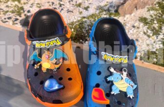 [🆕🇻🇳]  Chip Chip Pink-Chuyên sỉ và lẻ các loại “cờ rốc” và Jibbitz/ Sticker! 🧑‍🧒❤️️👶⭐️ 𝑆𝑢̣𝑐 𝑖𝑛 ℎ𝑖̀𝑛ℎ 𝑃𝑜𝑘𝑒𝑚𝑜𝑛 đ𝑒̀𝑛Eooo, cái thiết kế ngầu đét luôn ạ, mỗi 1 bên chân là 1 tác phẩm bảo sao ko iu cho được, 1 bên vân vàng tượng trưng cho hỏa, 1 , shares-0✔️ , likes-1❤️️ , date-2025-10-13 20:34:45🇻🇳🇻🇳🇻🇳📰🆕