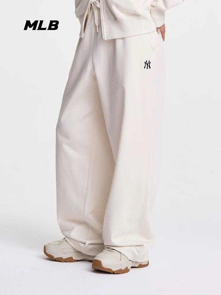 [🆕🇻🇳] Dn Shop – Chuyên hàng Việt Nam xuất khẩu  👕 Top1Fashion 👗  Bộ siêu đẹp luôn ạ
Chất nỉ bông xịn nhẹ mềm thjk lắm ạ
Áo in foil xịn xò ( túm lại là hết nước chấm ạ )
Mặc nhà,dạo phố,siêu thị đều được,mix rời cũng ch , shares-0✔️ , likes-0❤️️ , date-2025-10-12 17:43:52🇻🇳🇻🇳🇻🇳📰🆕