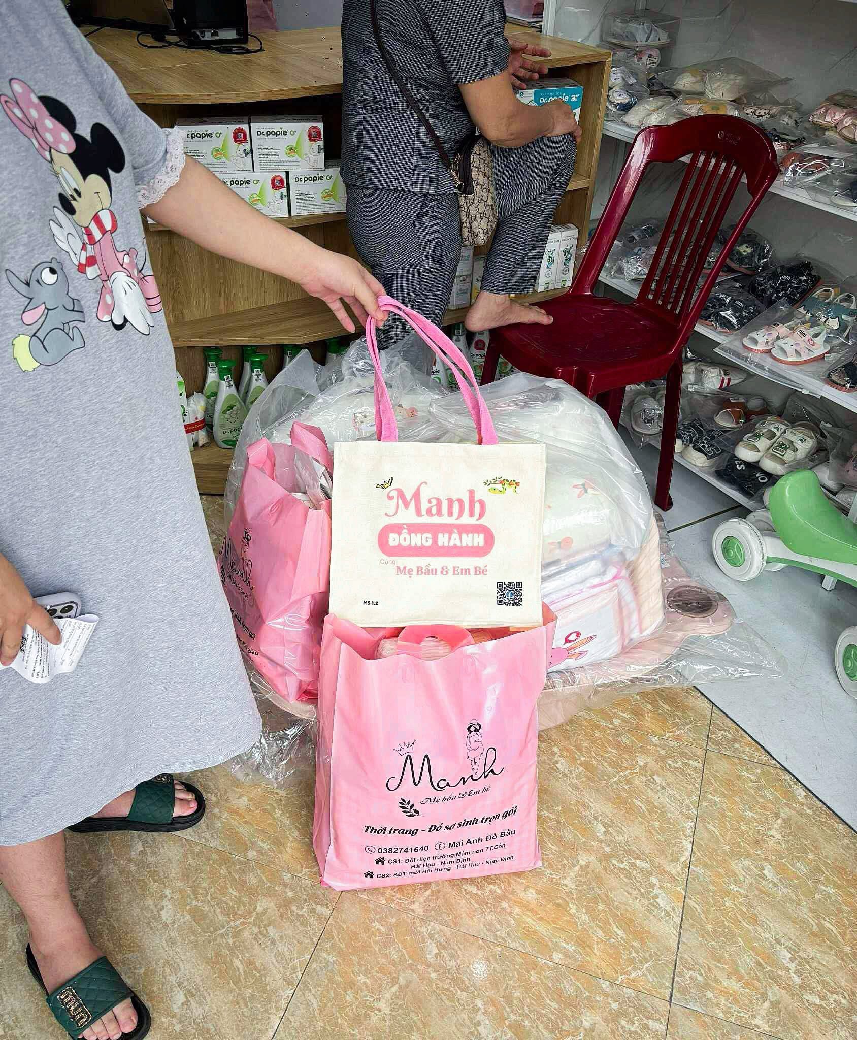 [🆕🇻🇳] Thanh Hoa Vintage – Chuyên đầm Xách tay Mỹ, bèo Thái Lan và giày 2hand tuyển  🧑‍🧒❤️️👶⭐️ Trưa mai 12h shop khui Sandal, Crocs, Giày VIP
, shares-0✔️ , likes-15❤️️ , date-2025-10-13 01:34:05🇻🇳🇻🇳🇻🇳📰🆕
