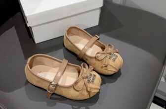 [🆕🇻🇳]  KK bébé Kids – Chuyên Hàng Thiết Kế Cho Mẹ&Bé 🧑‍🧒❤️️👶⭐️ Sịn sò quá trời luôn mom ơii
Form dép cực xinh – mang lên chân là tôn dáng ngay, bé nào đi cũng yêu lắm ạSize đầy đủ: 21 – 30
Bảng size chi tiết:
Size  , shares-0✔️ , likes-1❤️️ , date-2025-10-15 05:10:45🇻🇳🇻🇳🇻🇳📰🆕