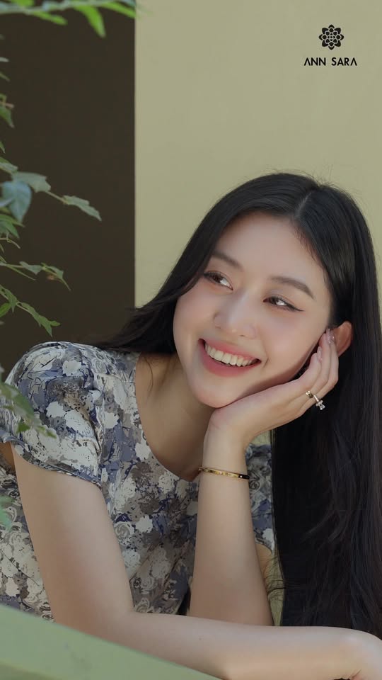 [🆕🇻🇳] ANN SARA – Thời trang hạnh phúc 👕 Top1Fashion 👗  𝐸𝑥𝑢𝑑𝑖𝑛𝑔 𝑎 𝑛𝑎𝑡𝑢𝑟𝑎𝑙 𝑦𝑒𝑡 𝑝𝑟𝑜𝑢𝑑 𝑏𝑒𝑎𝑢𝑡𝑦, 𝑑𝑒𝑠𝑖𝑔𝑛𝑒𝑑 𝑓𝑜𝑟 𝑔𝑖𝑟𝑙𝑠 𝑤ℎ𝑜 𝑐ℎ𝑒𝑟𝑖𝑠ℎ 𝑔𝑒𝑛𝑡𝑙𝑒𝑛𝑒𝑠𝑠, 𝑠𝑜𝑝ℎ𝑖𝑠𝑡𝑖𝑐𝑎𝑡𝑖𝑜𝑛, 𝑎𝑛𝑑 𝑔𝑟𝑎𝑐𝑒.
Vẻ đẹp tự nhiên nhưng đầy kiêu hãnh, dành cho nhữ , shares-0✔️ , likes-8❤️️ , date-2025-10-07 04:03:38🇻🇳🇻🇳🇻🇳📰🆕