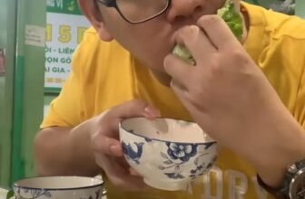 [🆕🇻🇳] Lẩu Tôm 5 Ri Chi Nhánh Vũng Tàu 🍔 Top1Food  🍜 Sáng đầu tuần Vũng Tàu nắng đẹp ! Cùng theo chân khách đến 5 Ri nha !
5 Ri Phải Chăng – Ăn Chẳng Phai cả nhà ghé là phải kêu giúp tui món chạo tôm 27k 1 c , shares-0✔️ , likes-3❤️️ , date-2025-10-06 17:11:28🇻🇳🇻🇳🇻🇳📰🆕