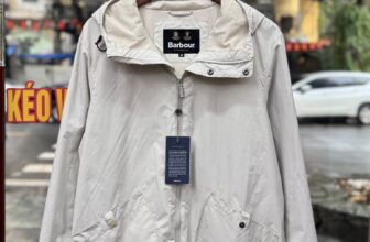 [🆕🇻🇳] NHAT HUY – Hàng hiệu xuất xịn 👕 Top1Fashion 👗  Mưa gió e khui thùng áo gió Nam #BARBOUR ___
• Dòng áo 1 lớp, 2lớp dầy dặn chống nước nhẹ, nhiều mẫu có mũ dây rút tiện lợi mà tiếc quá về có 1 thùng mỗi  , shares-0✔️ , likes-2❤️️ , date-2025-10-14 17:07:26🇻🇳🇻🇳🇻🇳📰🆕