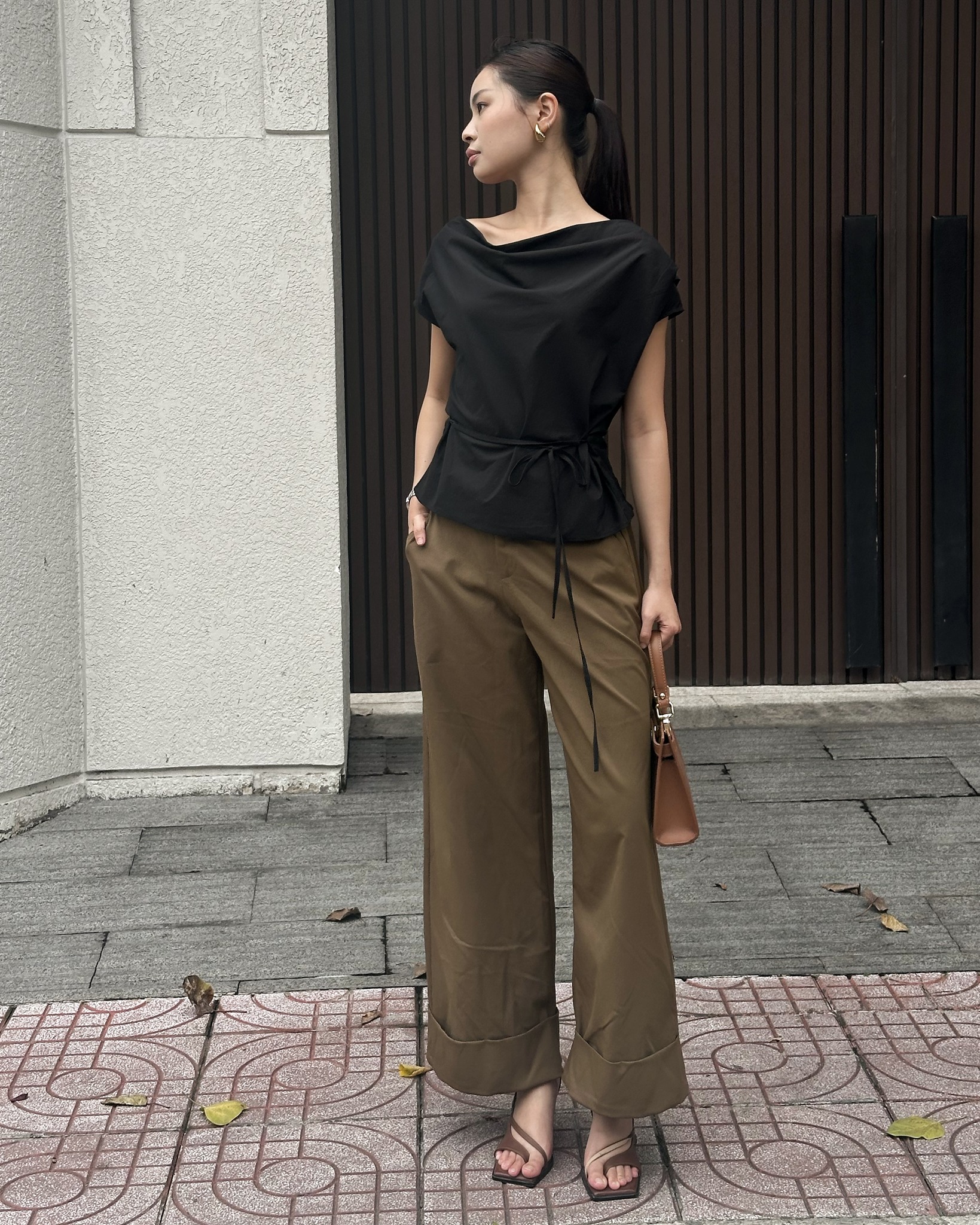 [🆕🇻🇳] MAY MAY  – Thiết kế & Thời trang 👕 Top1Fashion 👗  Cổ áo với những nếp đổ tự nhiên và phần dây eo tôn dáng, chiếc áo vai chồm này sẽ chinh phục những cô gái yêu thích nét đẹp tối gỉan của phong cách cổ điển , shares-0✔️ , likes-0❤️️ , date-2025-10-17 18:48:16🇻🇳🇻🇳🇻🇳📰🆕