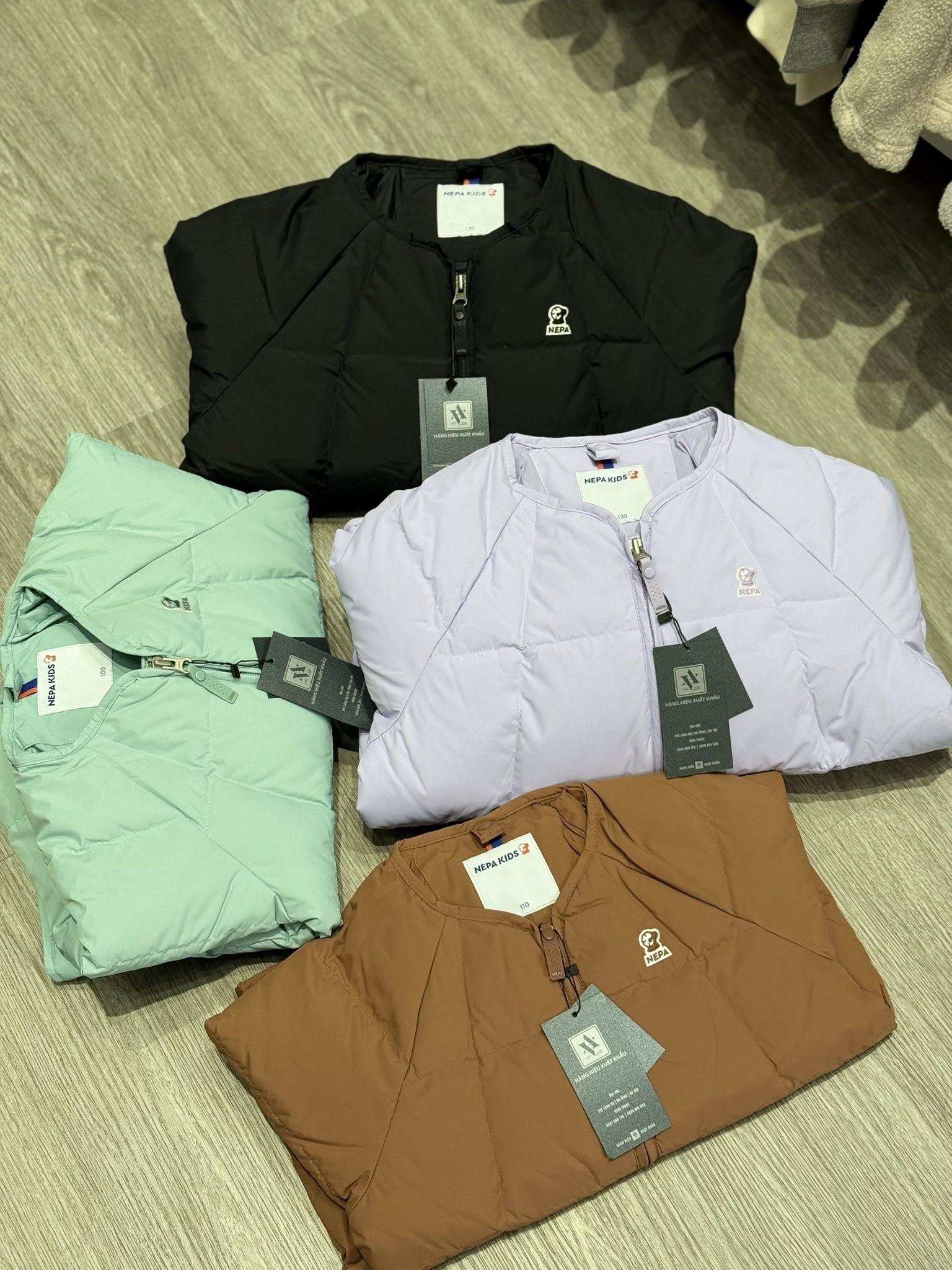 [🆕🇻🇳] VIỆT ANH- Hàng Hiệu Xuất KHẩu 👕 Top1Fashion 👗  Mẫu áo khoác lông vũ  đẹp độc thương hiệu mạnh dành cho cả bé trai và bé gái,
[ NEPA ] Kid’s
dư 4 màu chuẩn hình ảnh cho các mẹ thoải mái chọn cho bé, , shares-0✔️ , likes-6❤️️ , date-2025-10-15 21:15:20🇻🇳🇻🇳🇻🇳📰🆕