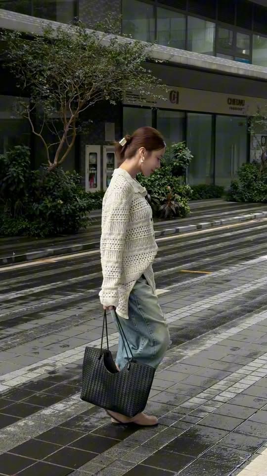 [🆕🇻🇳] Evi’s Fashion  chuyên sản xuất Đồ Thiết Kế Công Sở Cao cấp. Với 6 hệ thống bán hàng 👕 Top1Fashion 👗    Dáng A xếp ly , hack dáng, che khuyết điểm – tôn dáng, chân dài, eo thon
• Chất vải đứng form, dày dặn – mặc lên cực sang
• Tông đen basic, tông xám đậm  , shares-0✔️ , likes-0❤️️ , date-2025-10-09 16:20:33🇻🇳🇻🇳🇻🇳📰🆕