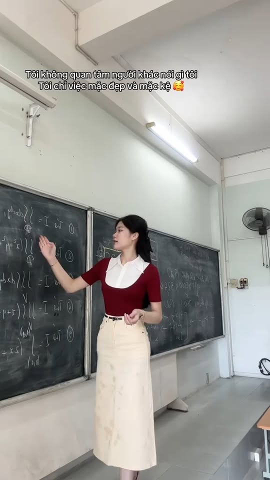 [🆕🇻🇳] Kelly Nguyen – Thời Trang Thiết Kế Cao Cấp 👕 Top1Fashion 👗  Ngành giáo viên nên cần trang phục vừa lịch sự vừa thoải mái, và chân váy jean kem sữa thực sự đáp ứng được cả hai. Màu kem sữa tinh tế, dễ phối áo sơ mi đ , shares-0✔️ , likes-1❤️️ , date-2025-10-09 02:01:08🇻🇳🇻🇳🇻🇳📰🆕