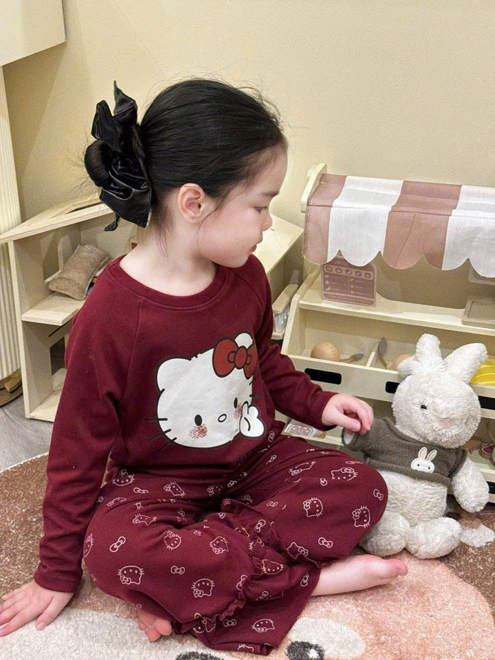 [🆕🇻🇳]  Xún Lolakid – Chuyên bán buôn , bán lẻ quần áo trẻ em thiết kế 🧑‍🧒❤️️👶⭐️ Bộ này chất mềm mặc thích cực kì
Size cho bé 12-36kg lận.
, shares-4✔️ , likes-85❤️️ , date-2025-10-14 17:34:58🇻🇳🇻🇳🇻🇳📰🆕