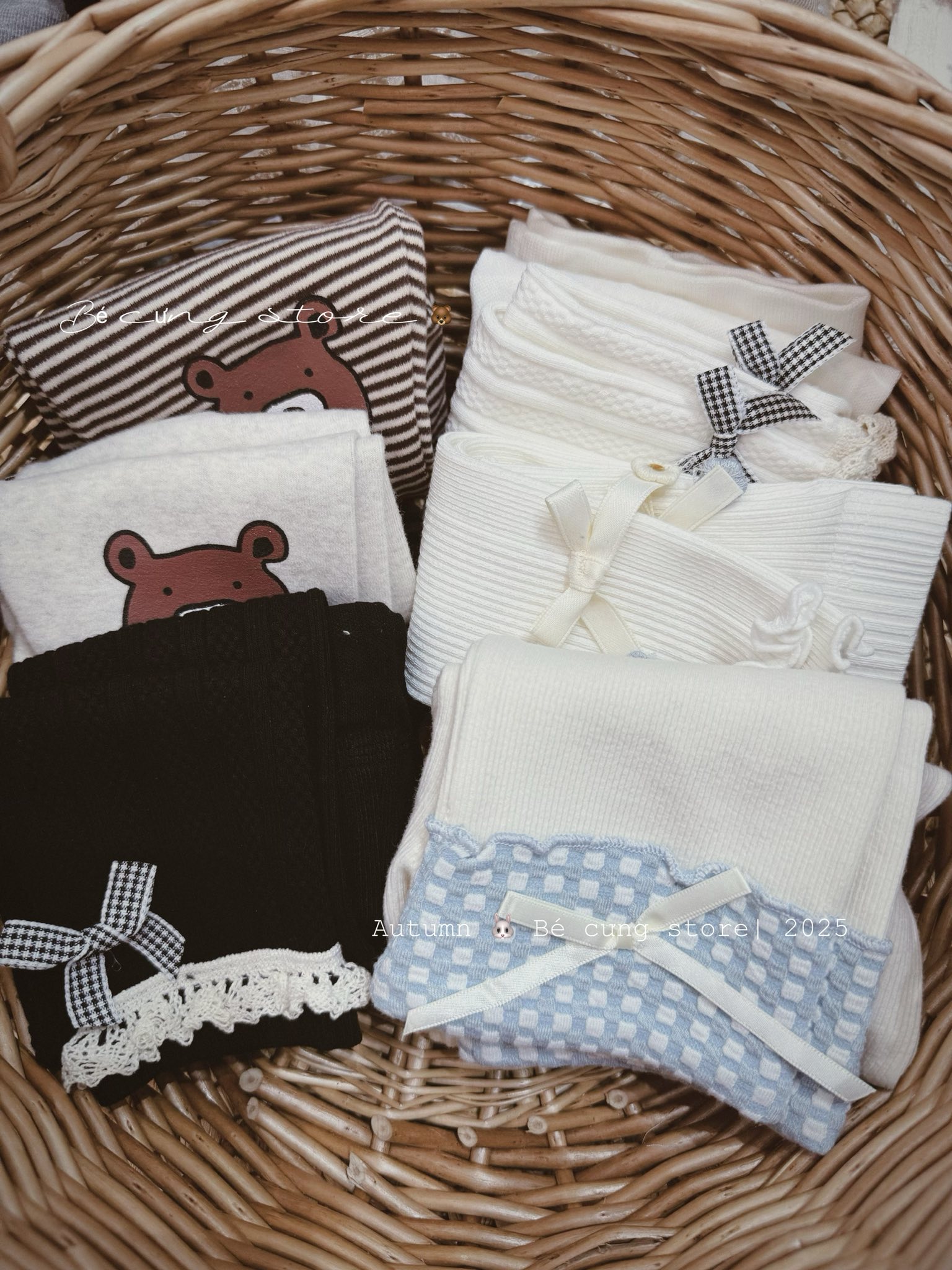 [🆕🇻🇳] Bé Cưng Store Đồ style Hàn cho bé 🧑‍🧒❤️️👶⭐️ Up trước vài mẫu cho các dì ngắm ạ
Chứ vẫn còn nhiều mẫu lắmmm mix gì cũng đỉnh chóp!!!𝑺𝒂̆̃𝒏 𝒉𝒂̀𝒏𝒈 𝒕𝒂̣𝒊Ảnh  𝑩𝒆́ 𝑪𝒖̛𝒏𝒈 chụp / ảnh thật 100%  Hàng chất  , shares-1✔️ , likes-5❤️️ , date-2025-10-16 00:10:58🇻🇳🇻🇳🇻🇳📰🆕