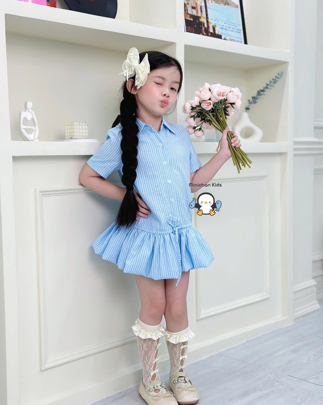[🆕🇻🇳] Minichan Kids – Thời trang thiết kế cho trẻ em 🧑‍🧒❤️️👶⭐️  SỌC DRESS
Đầm sơ mi phối tùng bí cách điệu, màu pastel mát dịu, xinh xắn
Có size từ 9-45kg
Ba mẹ còn lăn tăn size hay form dáng hãy để lại tin nhắn MINIC , shares-1✔️ , likes-10❤️️ , date-2025-10-16 02:01:17🇻🇳🇻🇳🇻🇳📰🆕