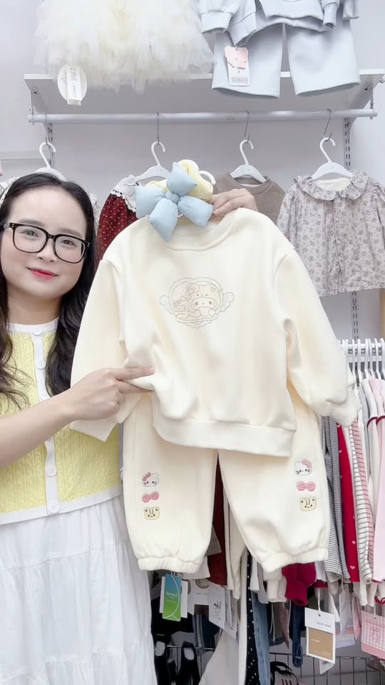 [🆕🇻🇳]  Hoài Thu Lâm Kids  chuyên quần áo trẻ em phong cách Hàn Quốc, từ 2-13 tuổi 🧑‍🧒❤️️👶⭐️ Full set xinh quá, hàng đông có lót nỉ vừa ạ  , shares-0✔️ , likes-116❤️️ , date-2025-10-10 13:41:28🇻🇳🇻🇳🇻🇳📰🆕