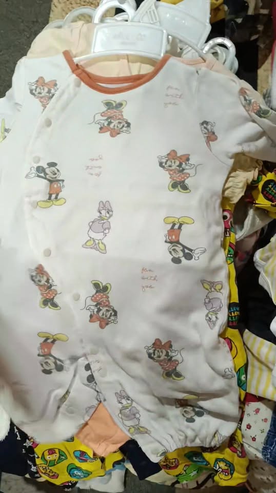 [🆕🇻🇳] Kids 2hands – Chuyên hàng quần áo, sơ sinh tổng hợp chăn mền ủ địu, body,mũ, yếm, đồ chơi linh tinh dành cho bầu bí mẹ bỉm sữa  🧑‍🧒❤️️👶⭐️ Trưa nay 12h30 em sale body bé chỉ từ 10k 
Hóng live nhé các mẹ ơi , shares-0✔️ , likes-2❤️️ , date-2025-10-10 17:48:18🇻🇳🇻🇳🇻🇳📰🆕