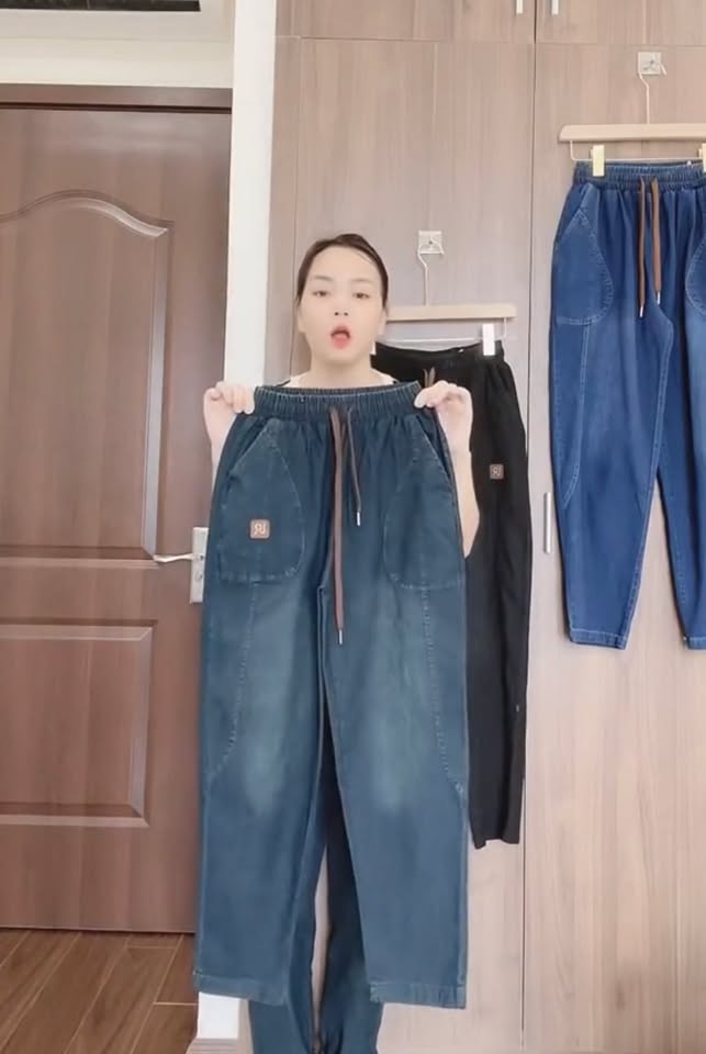 [🆕🇻🇳] Madamoiselle 👕 Top1Fashion 👗  Chiếc quần jean giấy, mềm mát, co giãn, thoải mái, mặc được 4 mùa
Siêu đa năng, tiện lợi hơn nữa đang dịp sale nên rẻ lắm
Chị em tranh thủ chốt luôn khi cò , shares-0✔️ , likes-2❤️️ , date-2025-10-09 17:58:18🇻🇳🇻🇳🇻🇳📰🆕