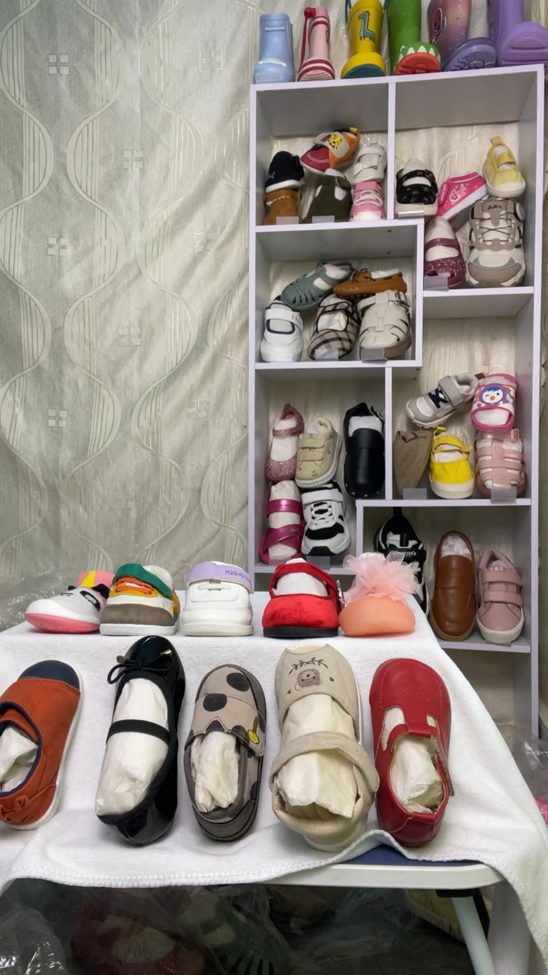 [🆕🇻🇳]  Quỳnh Bouti.que 🧑‍🧒❤️️👶⭐️ BODY LEN XINH CHO BÉ
Chất liệu len mềm mịn,bé mặc thoải mái không lo bị dặm bị ngứa mom nha
Kiểu dáng không quá cầu kì,nhưng lại rất nổi bật,điệu đà lại dễ , shares-0✔️ , likes-0❤️️ , date-2025-10-10 21:36:14🇻🇳🇻🇳🇻🇳📰🆕