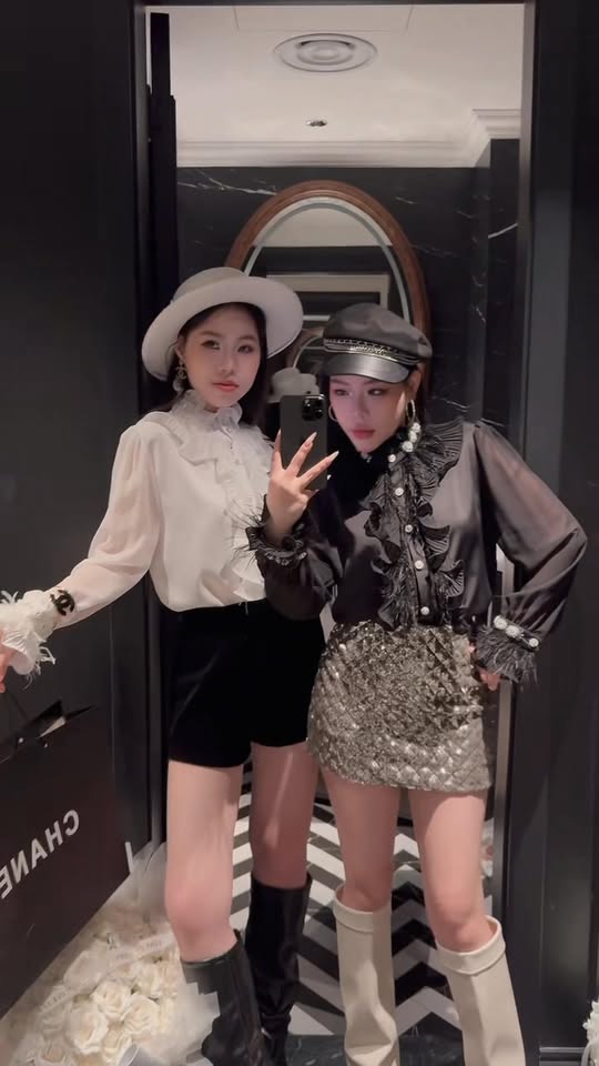 [🆕🇻🇳] H&H Luxury – THỜI TRANG Công Sở 👕 Top1Fashion 👗  THIẾT KẾ MỚI GIÁ SIÊU YÊUUUUUUThiết kế trên chất liệu kẻ tông xanh NAVy cực tôn daTHiết kế dáng xoè form xếp ly hai túi sườn , cổ cách điệu đính cúc b , shares-0✔️ , likes-3❤️️ , date-2025-10-09 05:39:50🇻🇳🇻🇳🇻🇳📰🆕