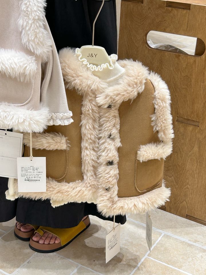 [🆕🇻🇳]  Vani House – od Local Brand nội địa Trung style Hàn 🧑‍🧒❤️️👶⭐️ Gile lông mặc chơi chơi xinh mà ấm nha

Sz 90-150
Oder 2-3w

Vani House  Chuyên Oder Local Brand Nội Địa Trung Style Hàn Quốc
 , shares-0✔️ , likes-0❤️️ , date-2025-10-14 20:09:04🇻🇳🇻🇳🇻🇳📰🆕