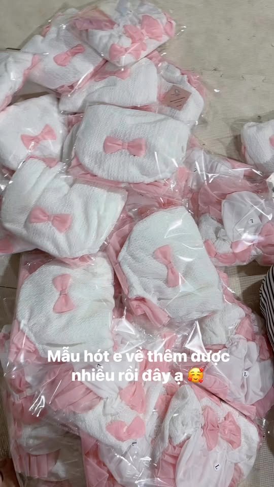 [🆕🇻🇳] Tiệm Sun – Quần áo đẹp cho bé – Bí mật của những em bé TỰ TIN – THẦN THÁI và HẠNH PHÚC � 🧑‍🧒❤️️👶⭐️ Sau bao nhiêu ngày chờ đợi thì cuối cùng e cũng về thêm được 1 ít rồi đây ạ  , shares-0✔️ , likes-9❤️️ , date-2025-10-16 00:13:34🇻🇳🇻🇳🇻🇳📰🆕