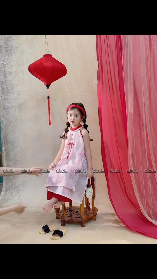 [🆕🇻🇳]  Chichu – Little Dress – cổ phục Việt Áo Dài, Bà Ba, Yếm…Phụ Kiện Dép Guốc tôn vinh văn hoá Việt 🧑‍🧒❤️️👶⭐️ Em Bé ” Yếm Cherry ”  Cho Bé iu Đi Bất Cứ Nơi Đâu
#aodaibegai  #aodaicachtan  #xuhuongfb #embedangyeu #yeutoquoc , shares-0✔️ , likes-12❤️️ , date-2025-10-14 06:02:29🇻🇳🇻🇳🇻🇳📰🆕