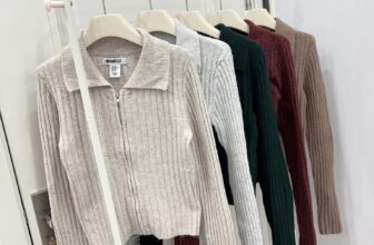 [🆕🇻🇳]  RiceMilk Kids – thời trang trẻ em xuất khẩu (Sỉ-lẻ hàng xuất xịn) 🧑‍🧒❤️️👶⭐️ Áo len xuất Âu dư xịn cho chị em. Kiểu dáng basic mặc được nhiều dịp. Len mềm co dãn tốt, khoá đồng rất xịn, tiện lợi. Bảng màu đẹp xinh lắm luôn.
XXS(40- , shares-0✔️ , likes-3❤️️ , date-2025-10-14 22:03:38🇻🇳🇻🇳🇻🇳📰🆕