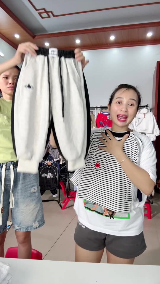 [🆕🇻🇳] Mèo đồ mặc nhà 👕 Top1Fashion 👗  MẪU CỨU TIN , CỦA ÁO LÓT , EM LÊN THÊM MÀU
– Phù hợp mọi tuổi – Size S đến bigsize 105kg* Giá siêu mềm : Chỉ còn
– Đùi 155.000₫
– Lững 167.00₫
– Dài 185 , shares-3✔️ , likes-58❤️️ , date-2025-10-18 19:11:45🇻🇳🇻🇳🇻🇳📰🆕