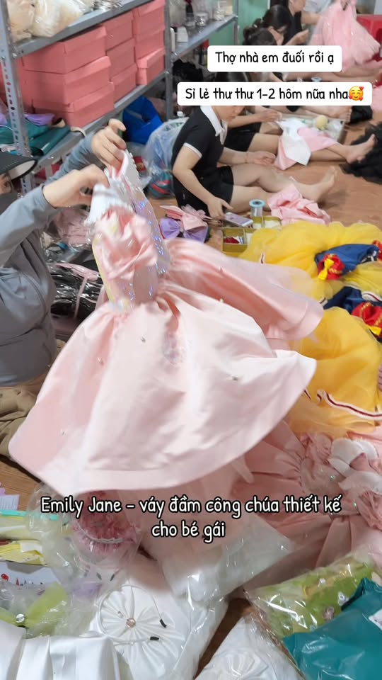 [🆕🇻🇳] Giầy trẻ em Step-up (Giầy Step-up Yên Lãng) 🧑‍🧒❤️️👶⭐️ Giày thể thao Ske chers hàng xuất dư  cho bé  đi êm chân, ma sát tốt, quai dán tiện dụng..Hàng có sẵn tại:
38A Yên Lãng, Hà Nội.
ĐT: 024.6253.9771
S , shares-0✔️ , likes-0❤️️ , date-2025-10-15 01:15:34🇻🇳🇻🇳🇻🇳📰🆕