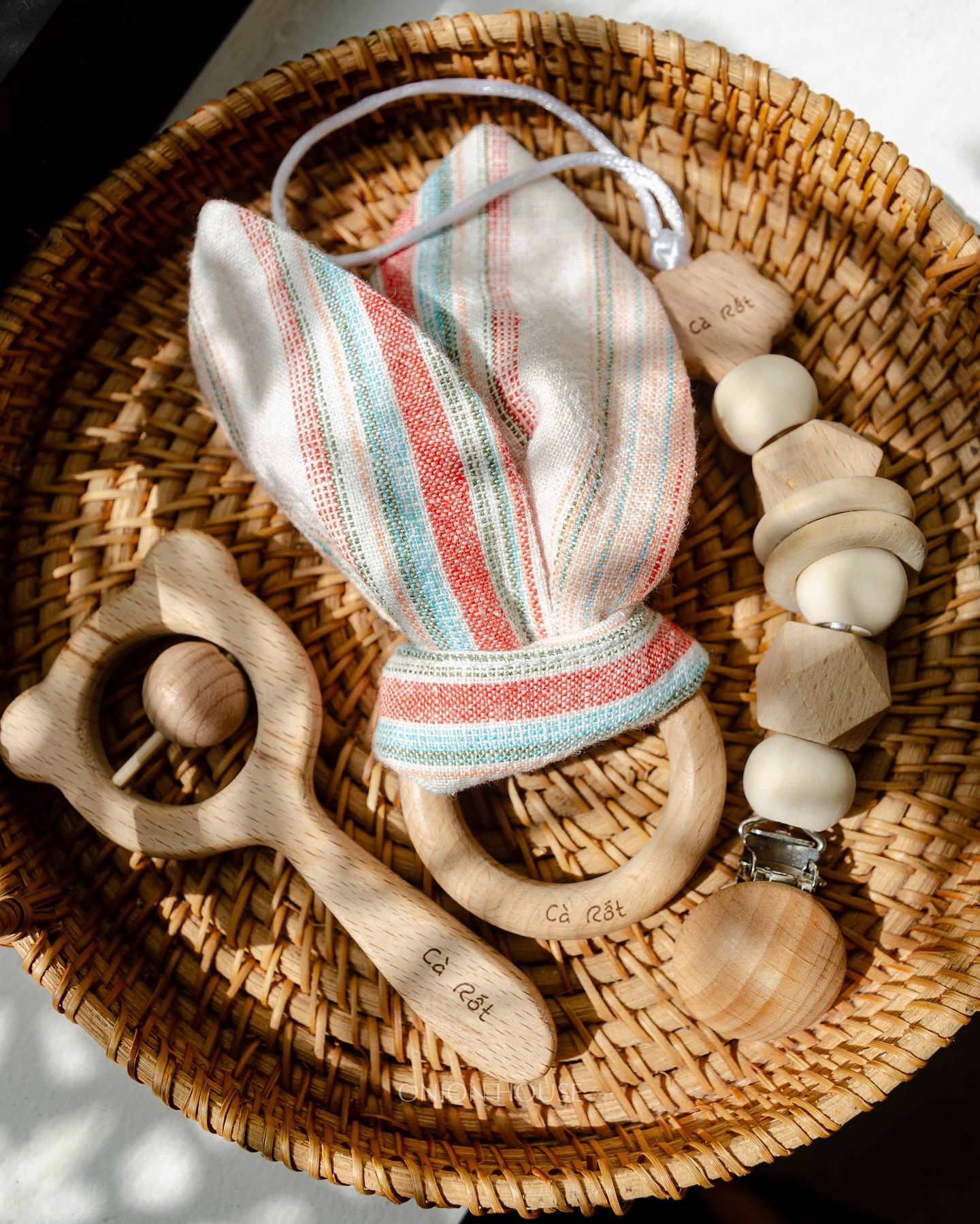 [🆕🇻🇳]  ONION HOUSE – Cửa tiệm thời trang cho bé 🧑‍🧒❤️️👶⭐️  Một hộp quà ấm áp với những nguyên liệu mộc mạc, tự nhiên. Từng sợi vải, thớ gỗ giản dị và đơn thuần như chính em bé của bạn. Cùng tiệm chào đón bé yêu đế , shares-0✔️ , likes-2❤️️ , date-2025-10-12 17:12:54🇻🇳🇻🇳🇻🇳📰🆕