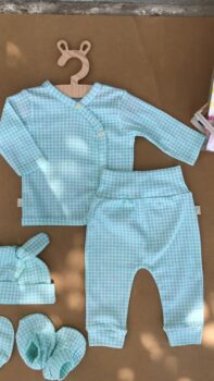 [🆕🇻🇳] Nhà Cát baby – chuyên sỉ lẻ quần áo sơ sinh thiết kế và tự may Nachi baby 🧑‍🧒❤️️👶⭐️ Caro xanh mint em quay để nguyên âm thanh ngoài đường không tắt đó ạ  , shares-0✔️ , likes-1❤️️ , date-2025-10-16 16:01:21🇻🇳🇻🇳🇻🇳📰🆕
